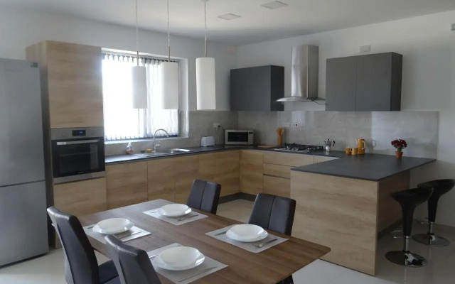 SB3 - Stylish PENTHOUSE - Superb Location Msida