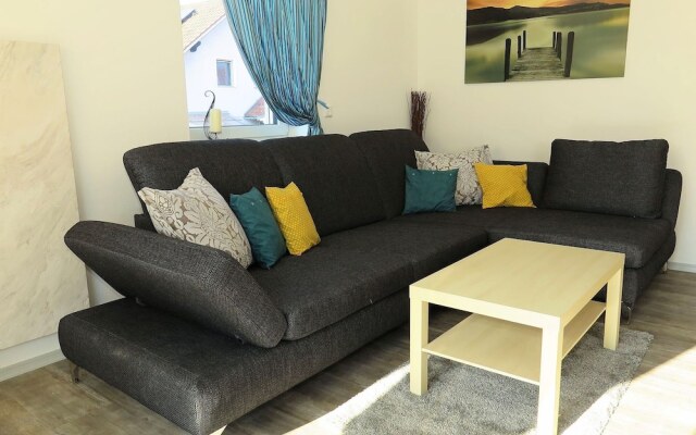 Spacious Holiday Home in Kleinwinklarn with Pool