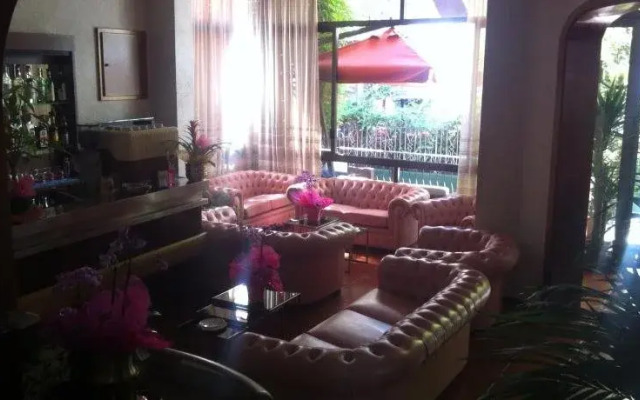 Hotel Lariana BB