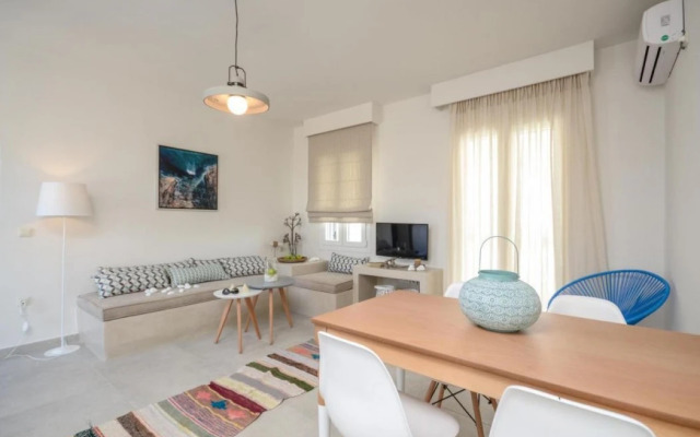 Plaka Collection