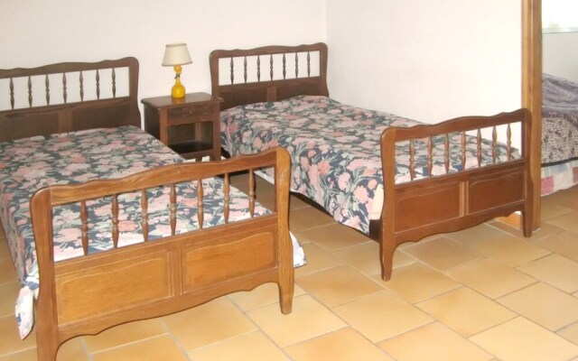 Apartment With one Bedroom in Saint-rémy-de-provence, With Pool Access