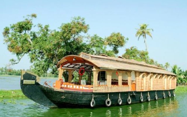 6 BHK Houseboat in Finishing Point, Alappuzha, by GuestHouser (C0B5)