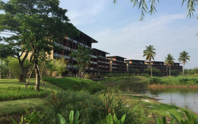 Atta Lakeside Resort Suite