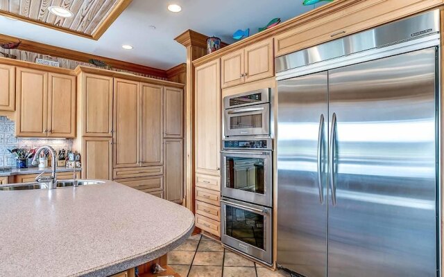 The Boat - 8 Br Home
