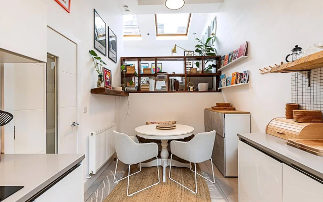 Modern & Airy 2-bed Gem in Trendy Stoke Newington