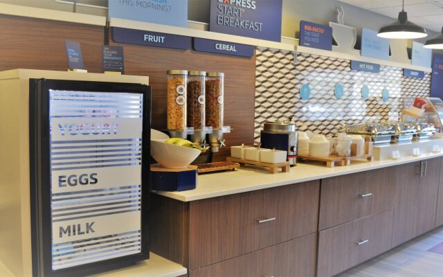 Holiday Inn Express Hotel & Suites Boston-Marlboro by IHG