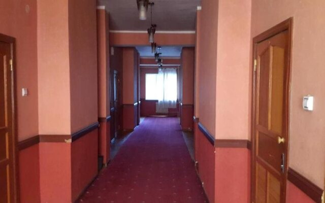 Chandmani Hotel&Tour