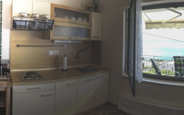 Apartment Iva - with beautiful view: A1 Omis, Riviera Omis