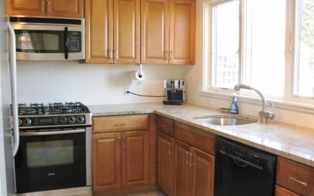 570 State - 2 Bedroom House