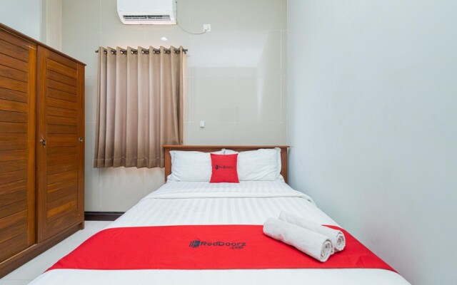 RedDoorz near Universitas Wijaya Kusuma Surabaya 2