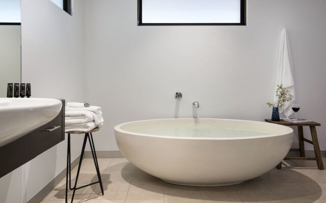 Lake Daylesford Lodge 6