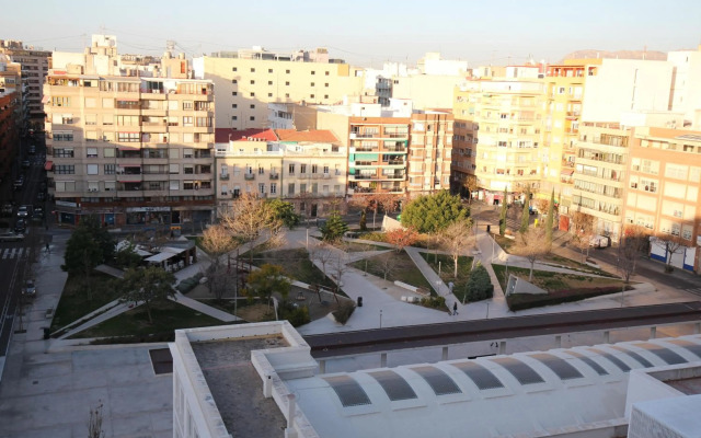 4 BEDROOMS -SENECA Center Apartment