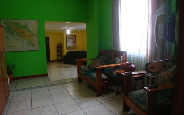 Hotel La Guaria Inn & Suites