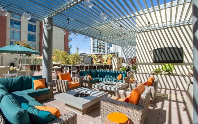 WanderJaunt Modern Dt San Diego Apts