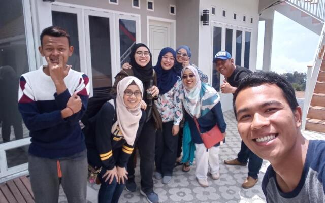 Bromo Otix Guest House