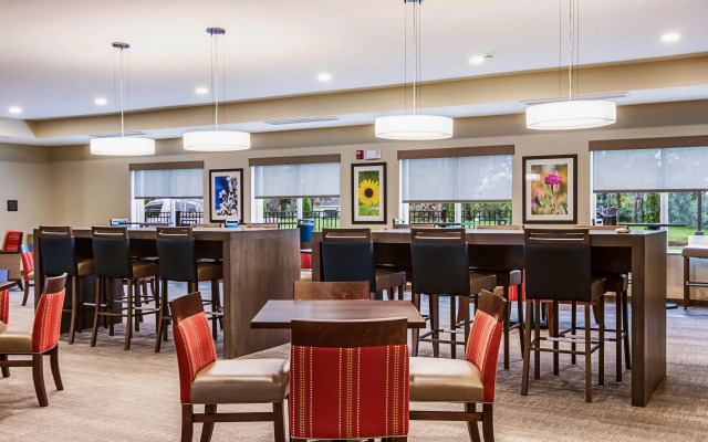 Comfort Suites Wooster near University Campus