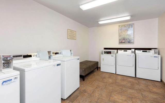 La Quinta Inn & Suites by Wyndham Las Vegas Red Rock