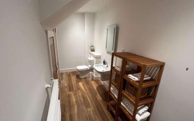 NEW 1BD Contemporary Home Upper Dunblane