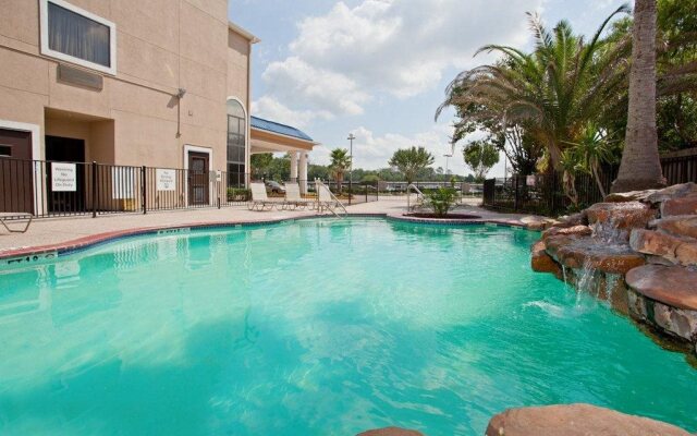 Holiday Inn Express Houston N-1960 Champions Area