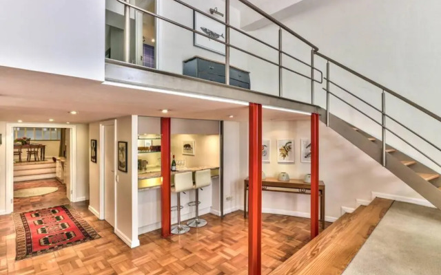 Couples Retreat, Bar, Library, 24 hour Security