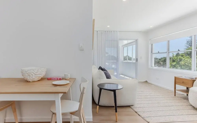 Relax on Marine Parade 2 BDR Apartment