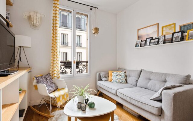 Charming Apartment For 2 In Paris