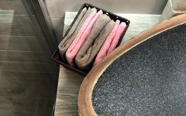 Μία γκαρσονιέρα με γούστο για επισκέπτες με άποψη