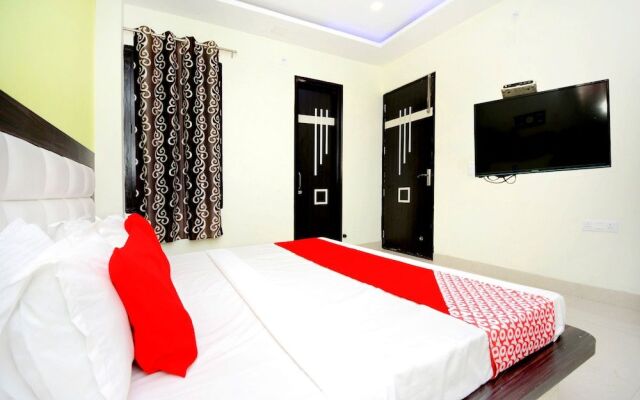 OYO 37809 Hotel Royal Lifestyle