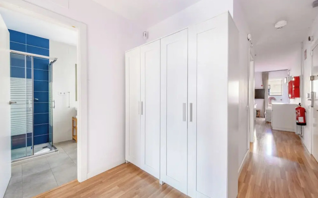 AinB Barcelona Sants Apartments