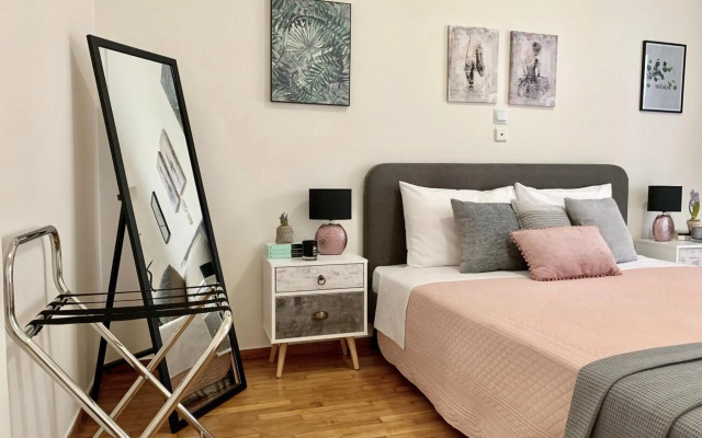 Nadia's apartment , Athens