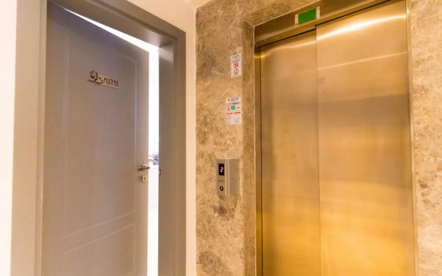 Leonis Hotel