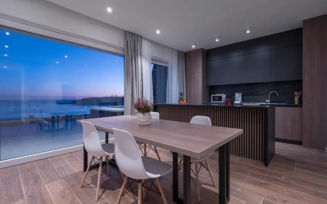 Horizon Two Bedroom Penthouse Hot tub