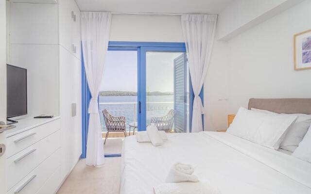 Lefkada Blue Luxury Apartments, Perigiali A7 top floor