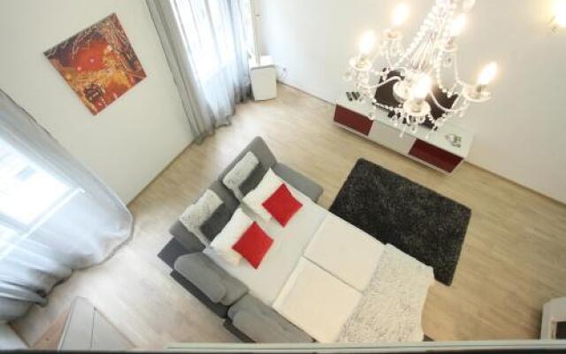 d.Five Superior Loft at Basilica