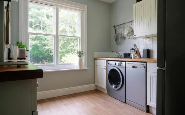 Contemporary 2 Bedroom Flat in Lewes