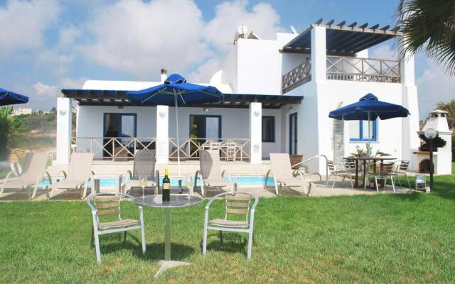 "sea Front Villa With Private Heated Pool, Quiet Area Paphos 322"