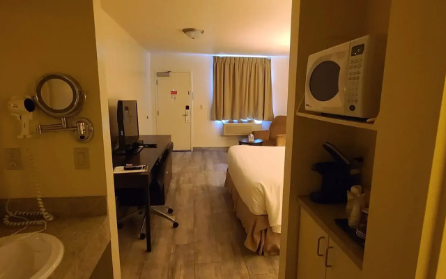 Empire Inn & Suites