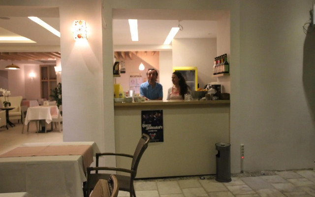 Artemis Hotel