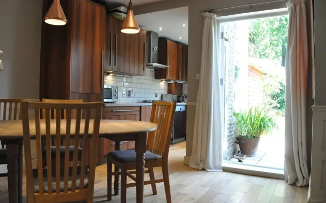 Lovely Garden Flat in Shepherds Bush