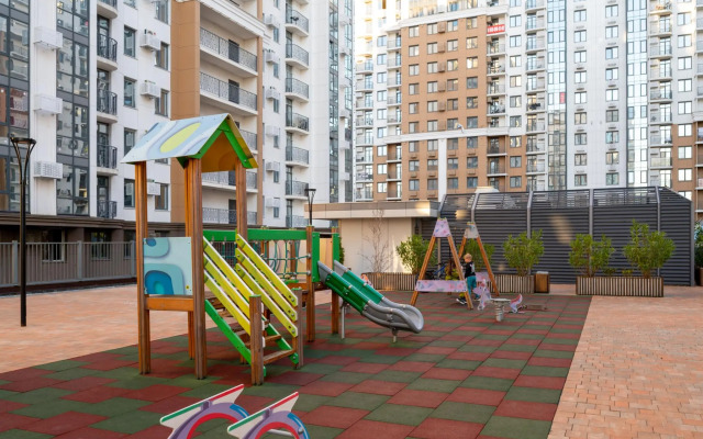 Orange Apart Alpine Quarter