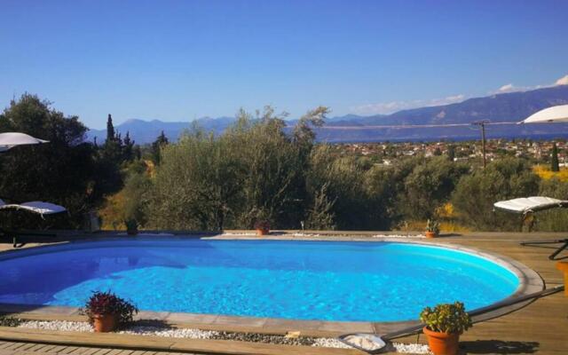 Quiet-Private country house near the sea