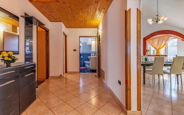 Beautiful Home in Sisan With Wifi and 4 Bedrooms