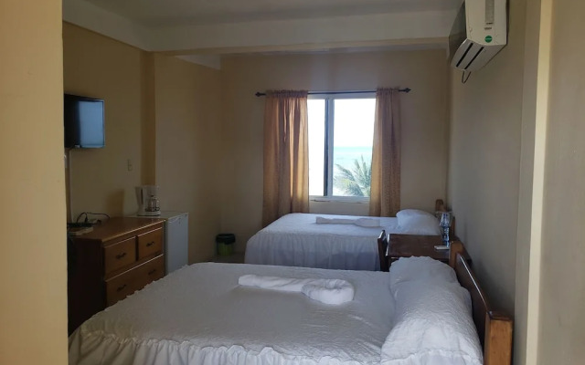 Pal's on the Beach - A Gold Standard Hotel
