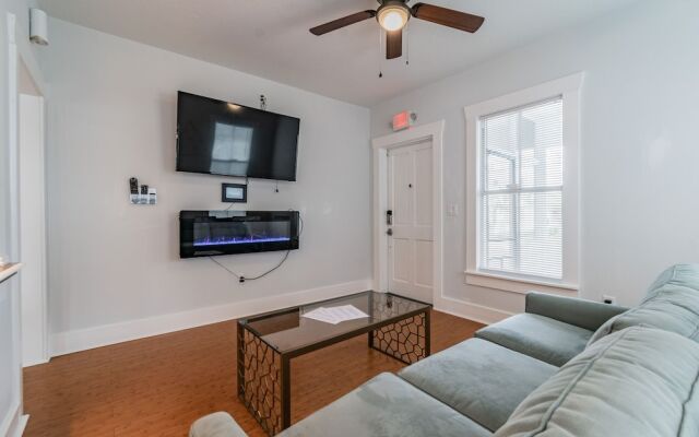 Book Comfy Elegant Home in Ybor, Walk to Strip