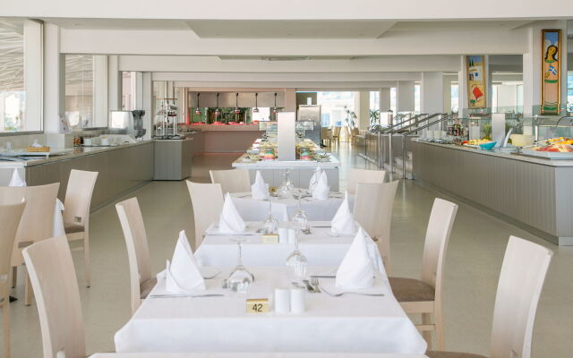 Asterias Beach Hotel