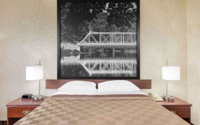 Super 8 Maumee/Toledo, OH