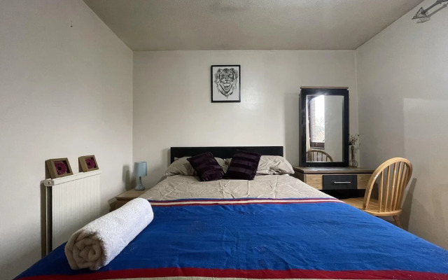 Comfortable 2-bed House in London Zone 2