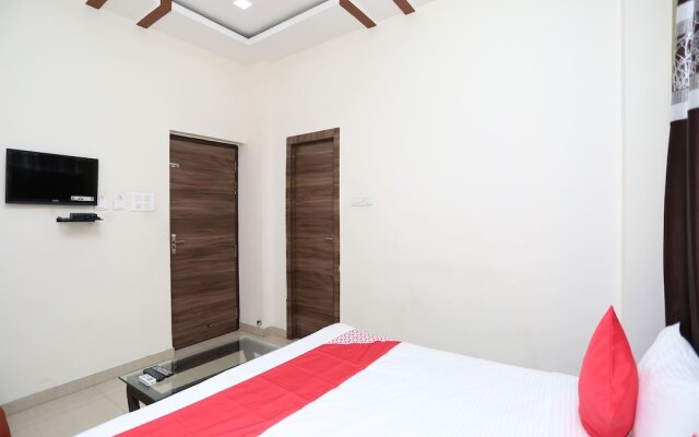 OYO 12376 Hotel Dhanraj