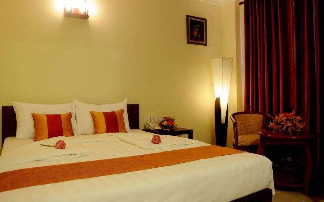 V N E Hotel