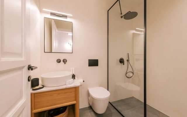 Kalathos Square Luxury Suites